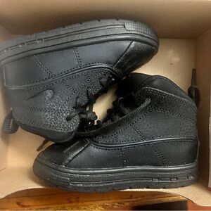Toddler Nike Woodside 2 High Black/Black size 6c